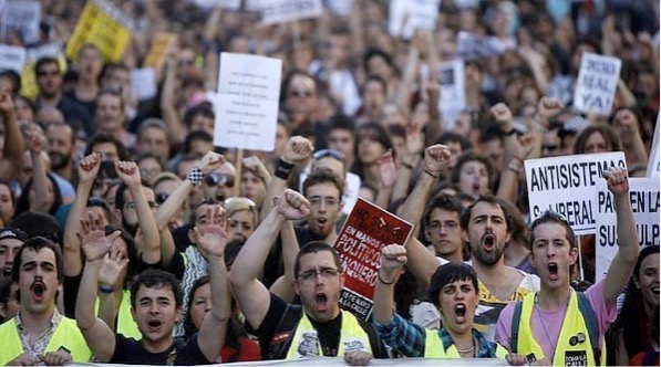 Jóvenes de la plataforma “¡Indignaos!” manifestándose en Madrid. EFE / MADRID Día 17/05/2011 - 18.08h ABC.es