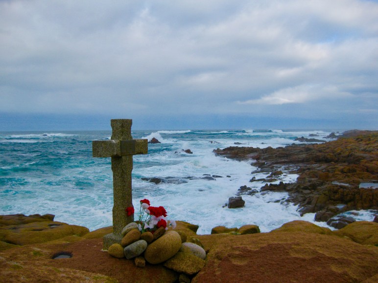 Recuerdo a los que la Mar se llevó en la Costa da Morte.